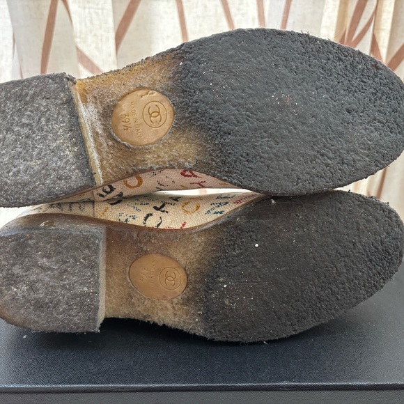 🆕 Chanel graffiti signature Boots 👢 - Picture 9 of 10